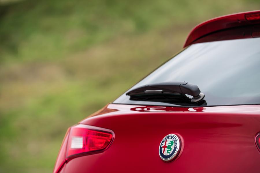  Alfa Romeo Giulietta 2016 года  (UK) (фото 22 из 44)
